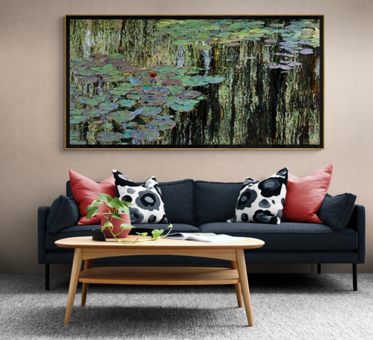 Tableau Nympheus Luminansis dans un salon en situation - Laurence Saunois, artiste peintre