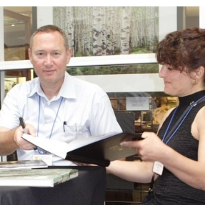 David J. Wagner avec l'artiste Laurence Saunois