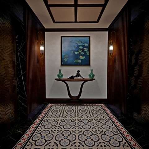 Tableau of Nympheus Luminansis by the artist Laurence Saunois, in an entrance hall